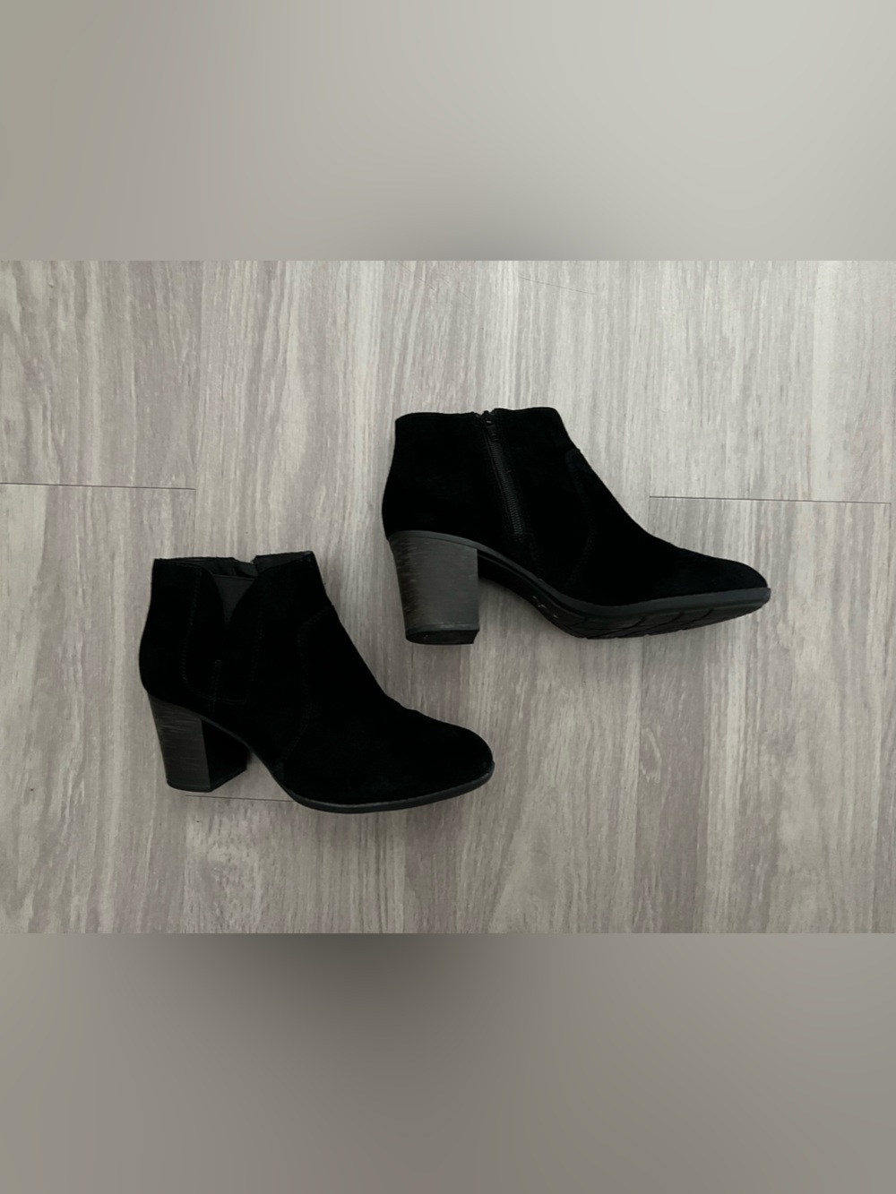 Clarks Collection Black Suede Ankle Boots Cushion Soft Block Zip Women’s 9.5W